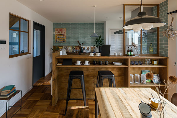 SURFERS HOUSE01